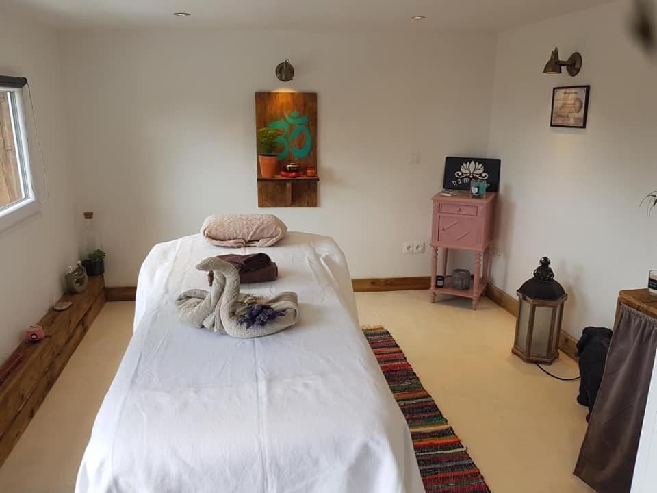 La belmontaise Bed & Breakfast Beaumont-sur-Sarthe Bagian luar foto